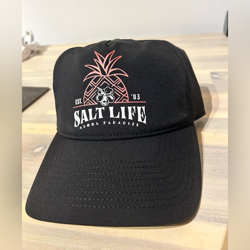 Salt Life Women’s Baseball Cap Hat NWT Black Aloha Paradise Size O Live Salty